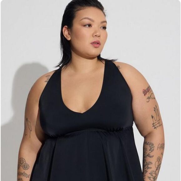 Torrid Wireless V-Neck Tankini top 🖤 - Picture 2 of 8